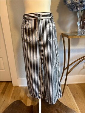Lift Striped Wide-Leg Crop Pants - Black & White stripe